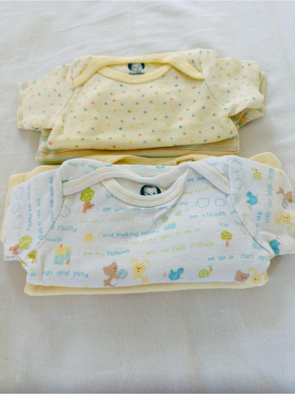 Bundle of 4 Gerber Cotton Onesies (6-9 mos)